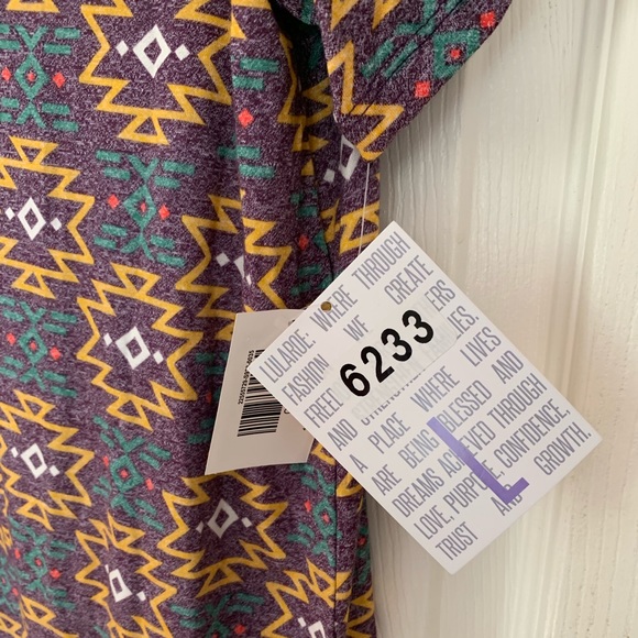 SOLD LuLaRoe Christy top. NWT Size Large Aztec print - Picture 3 of 5